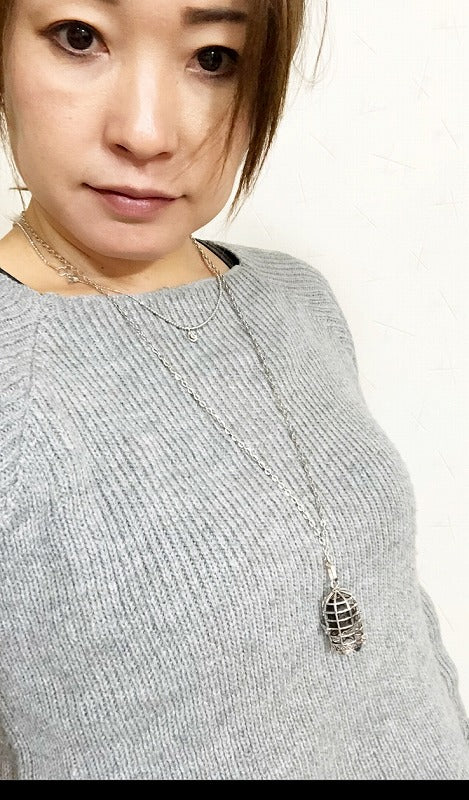 送料無料アンティーク調鳥かごアロマディフューザーネックレスペンダント火山溶岩付き アロマセラピー ロケット 香水 エッセンシャルオイル ギフト プレゼント ストレス解消 おすすめ かわいい おしゃれ ギフト 人気 2021 精油セラピー 癒し ストレス